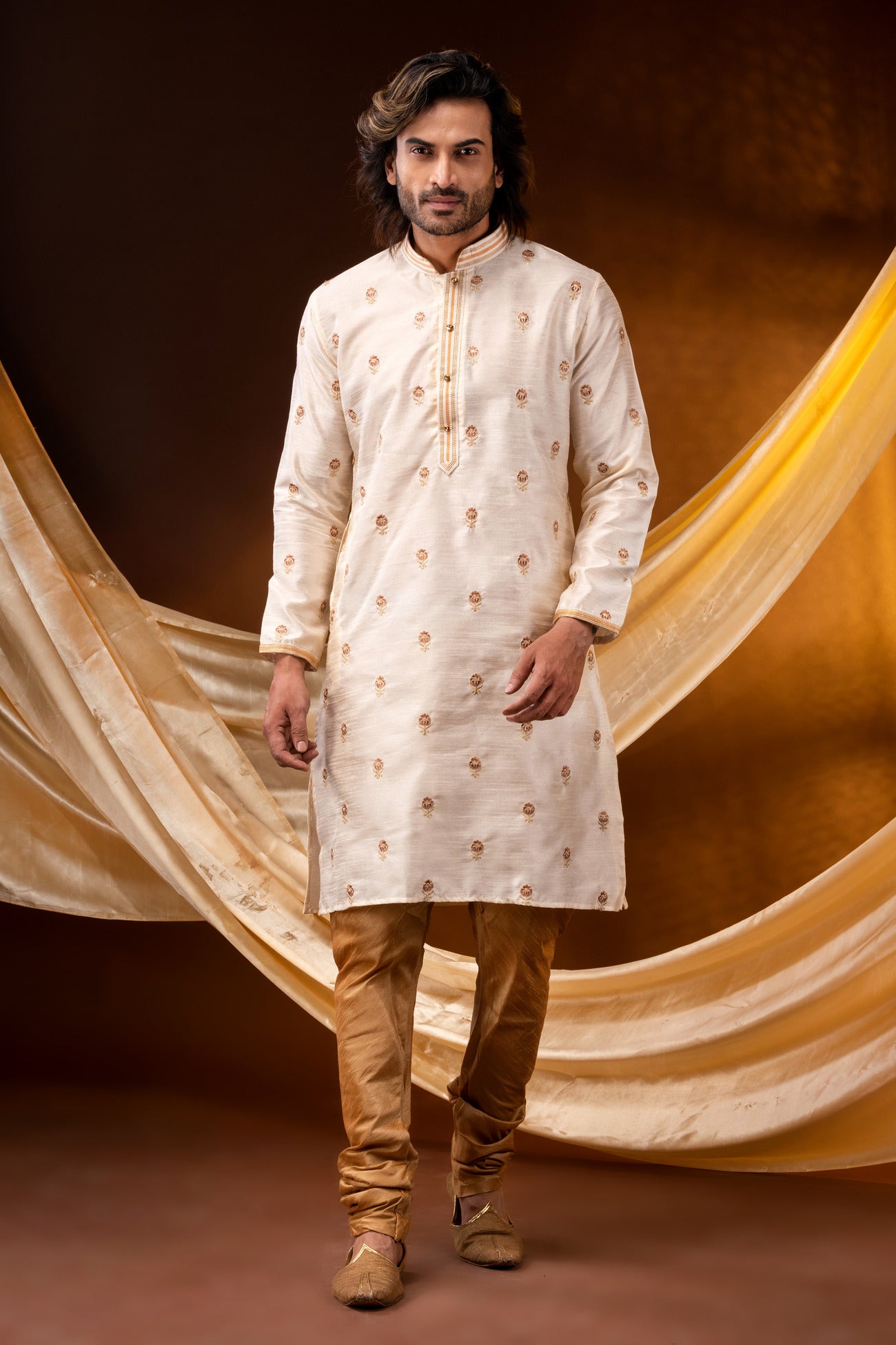 HAMSAFAR Men’s Off White Dupion Silk Embroidery Party Wear Kurta