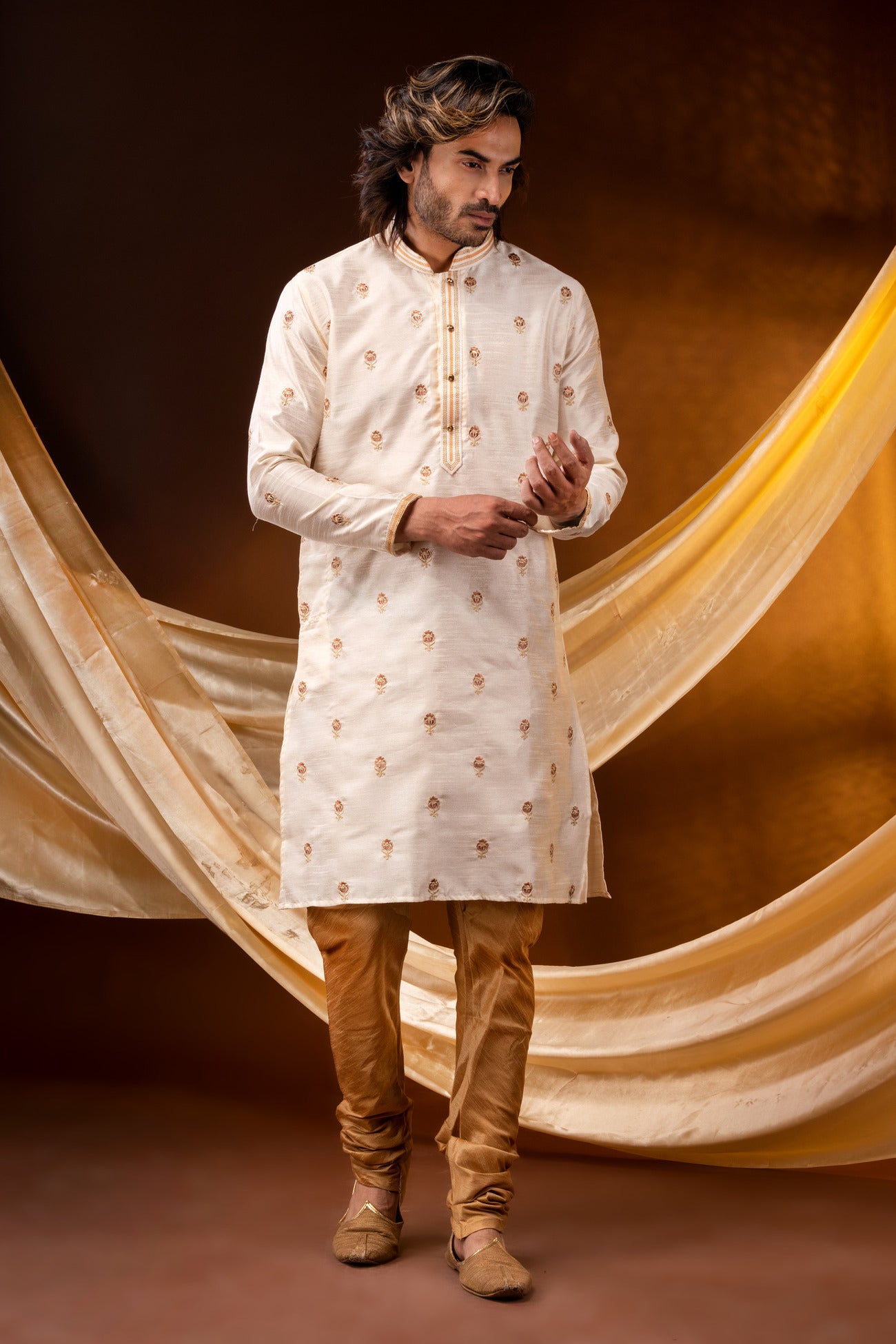 HAMSAFAR Men’s Off White Dupion Silk Embroidery Party Wear Kurta