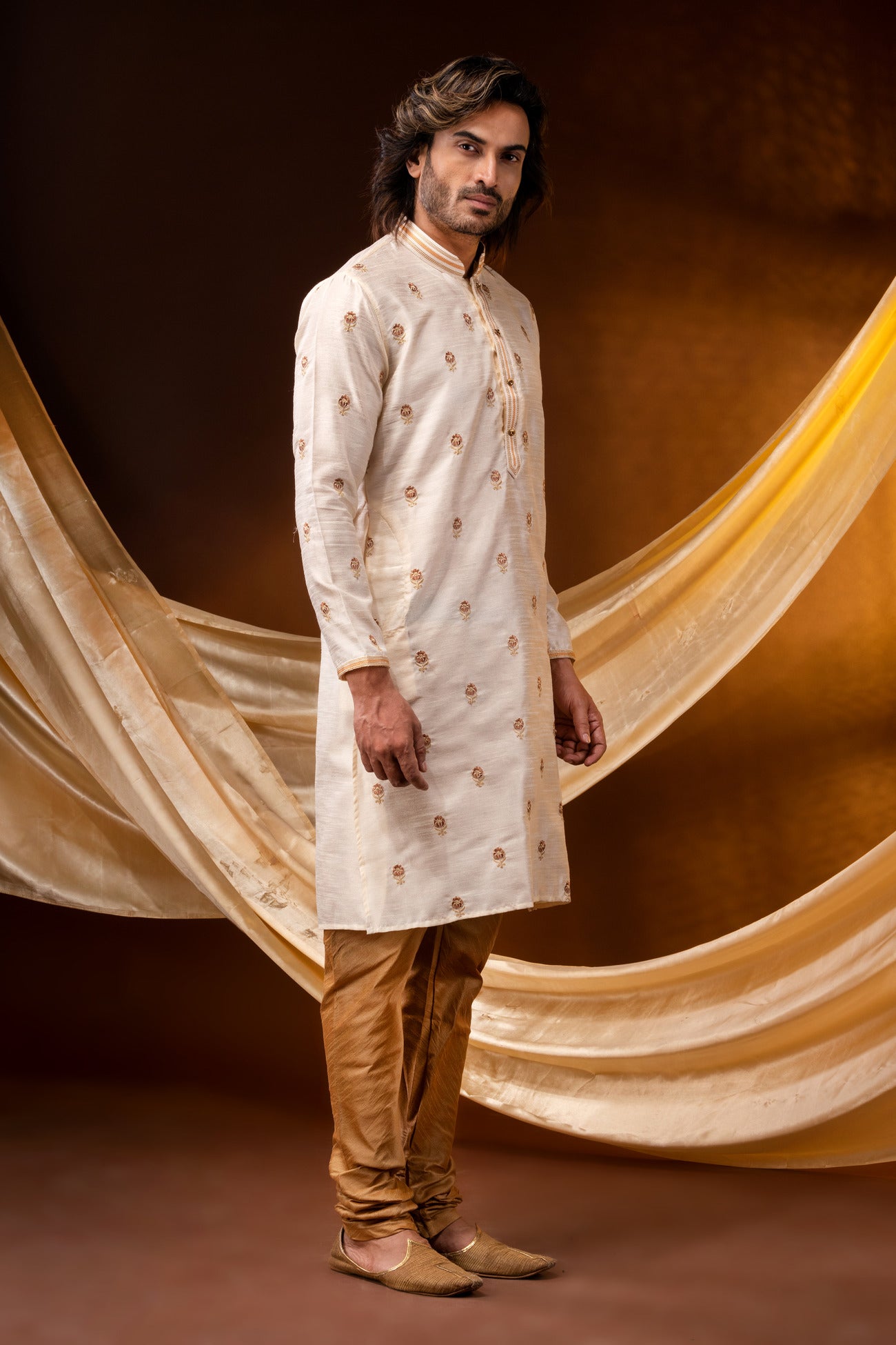 HAMSAFAR Men’s Off White Dupion Silk Embroidery Party Wear Kurta