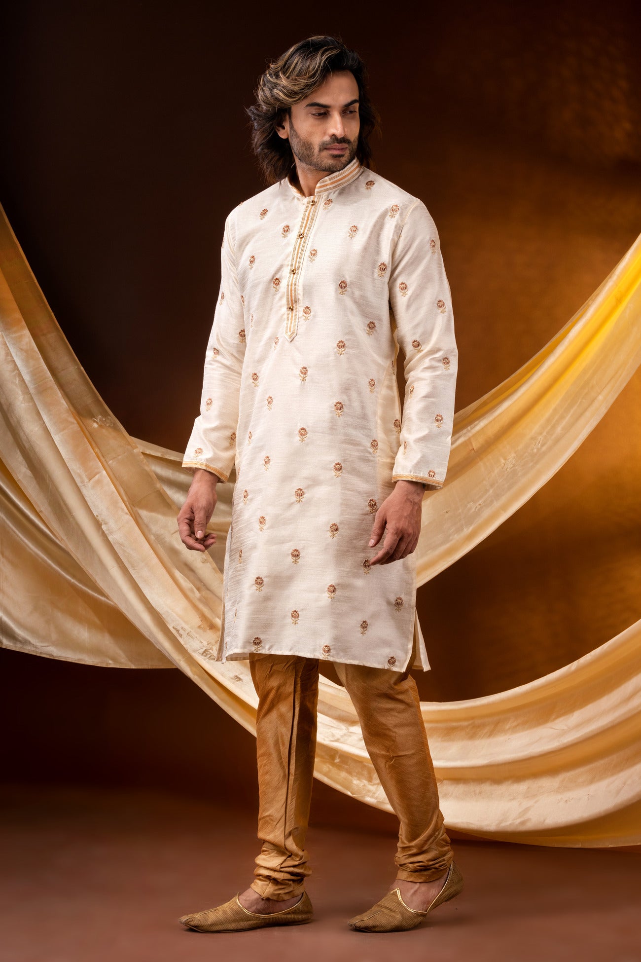 HAMSAFAR Men’s Off White Dupion Silk Embroidery Party Wear Kurta