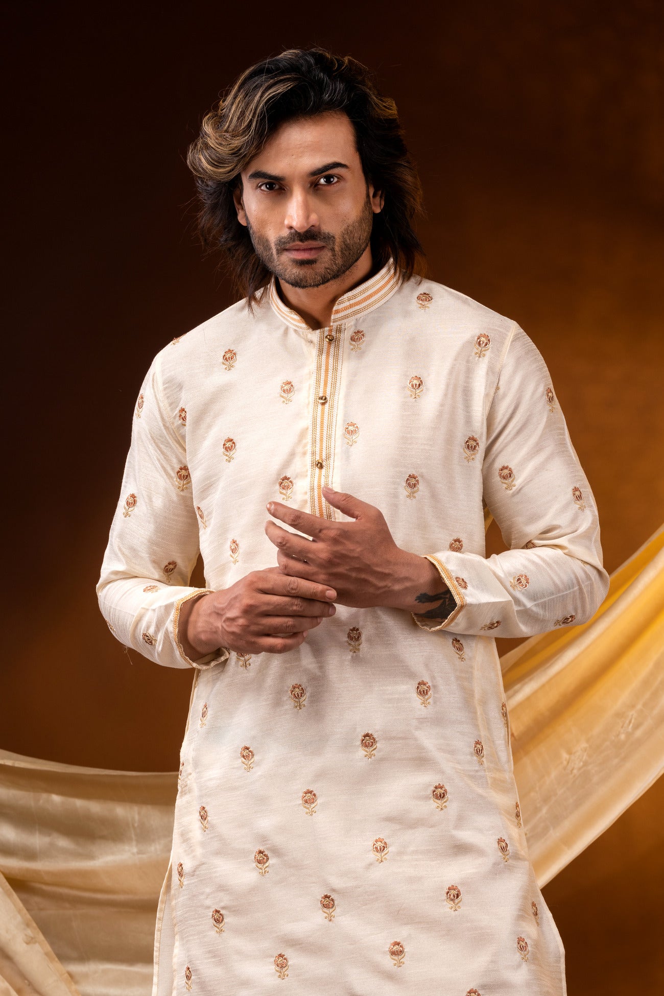 HAMSAFAR Men’s Off White Dupion Silk Embroidery Party Wear Kurta