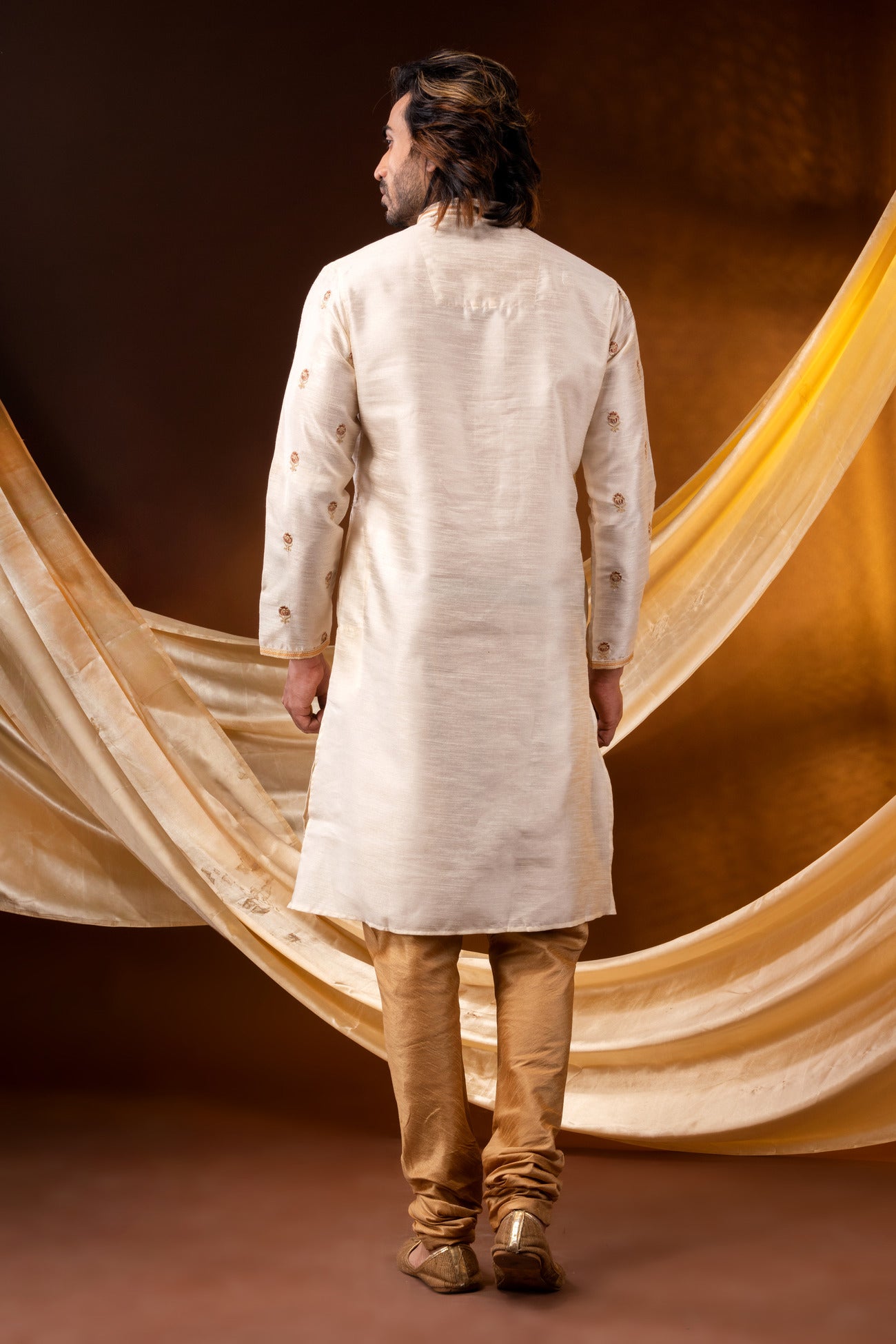 HAMSAFAR Men’s Off White Dupion Silk Embroidery Party Wear Kurta