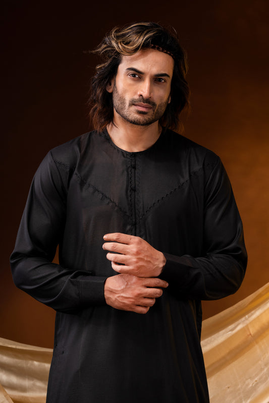 HAMSAFAR KURTA Thobe Black with Embroidered Collar